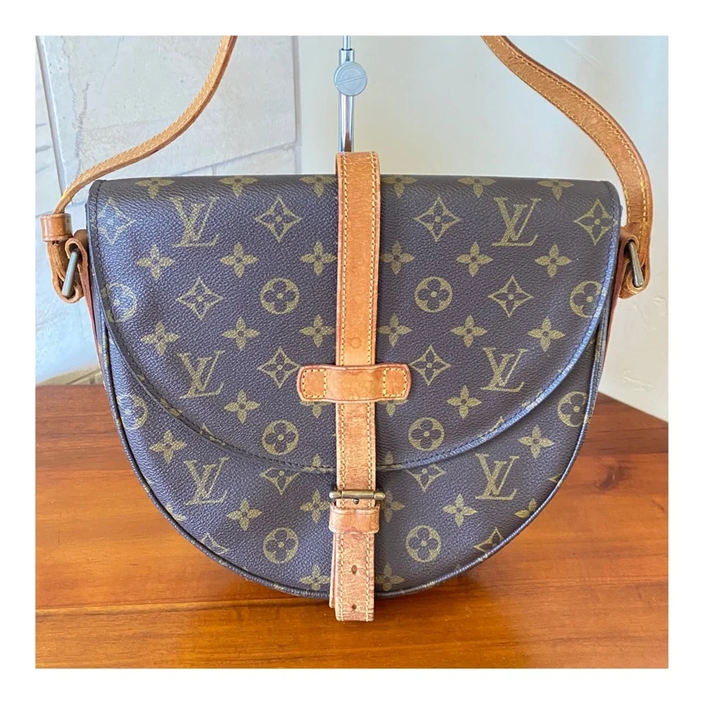 💗SOLD💗AUTHENTIC LOUIS VUITTON CHANTILLY GM CROSSBODY BAG - Picture 2 of 13